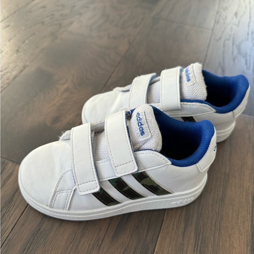 Boys Adidas White Grand Court 2.0 Tennis Shoes Camo Stripes